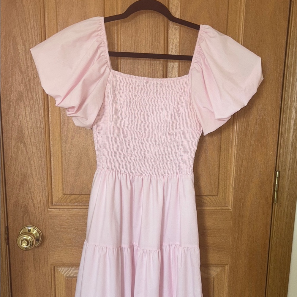 Elegant Pink Tiered Dress with Puff Sleeves